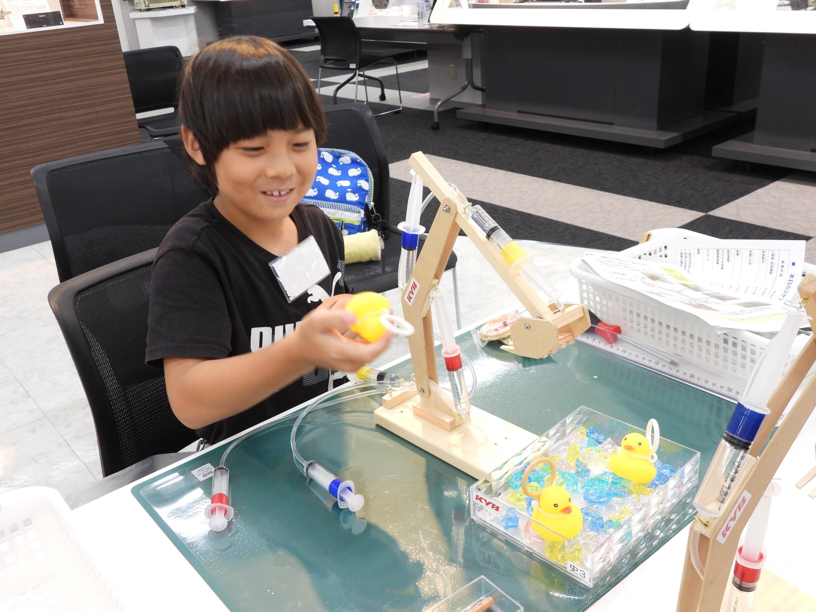 Experiencing the fun of science at the Kayaba Historical Museum