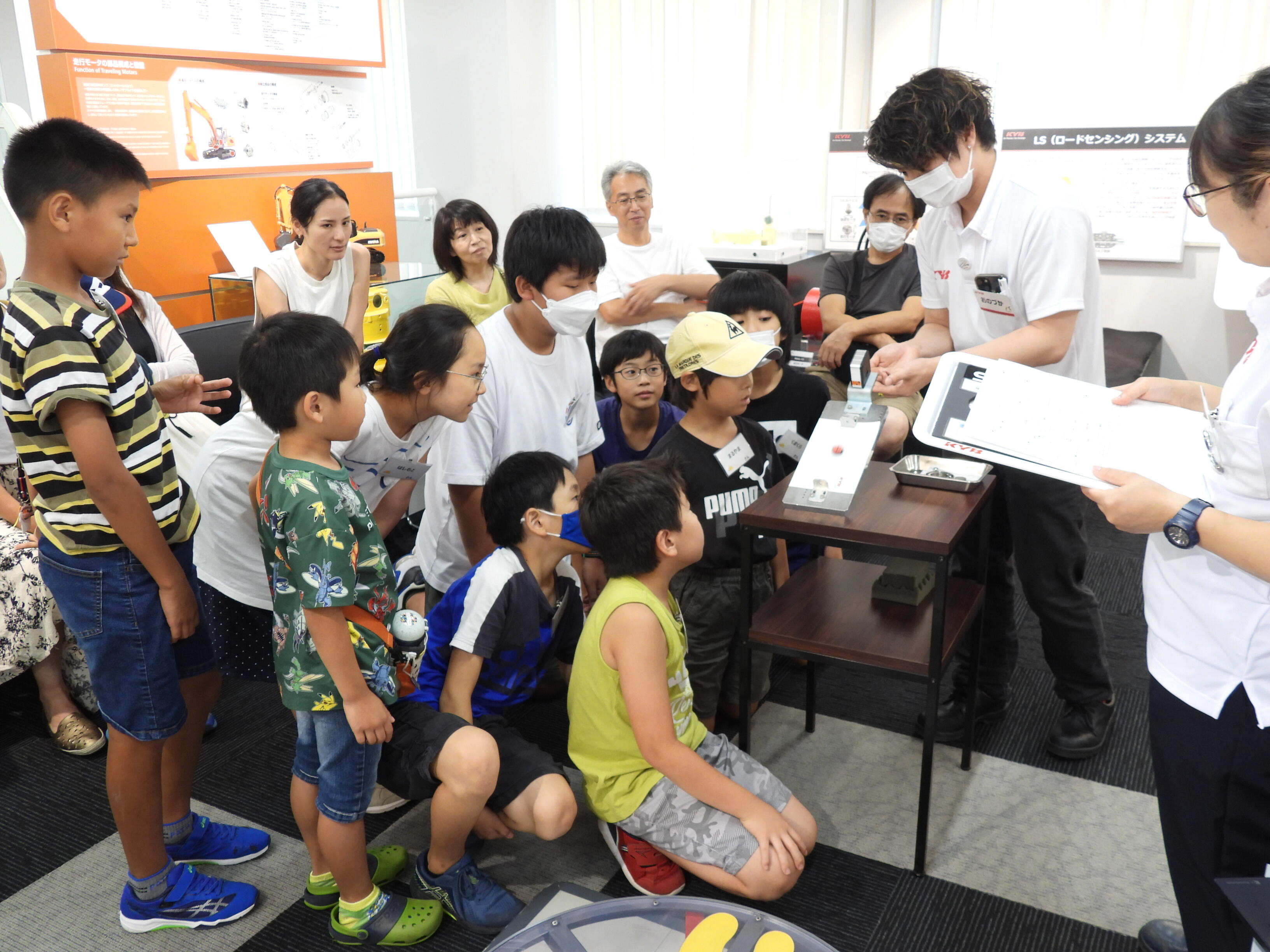 Experiencing the fun of science at the Kayaba Historical Museum
