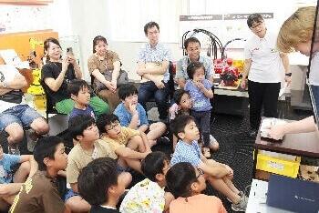 Experiencing the fun of science at the Kayaba Historical Museum